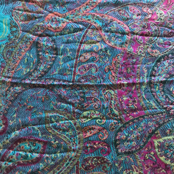 Scarf & wrap - Picture 5 of 7